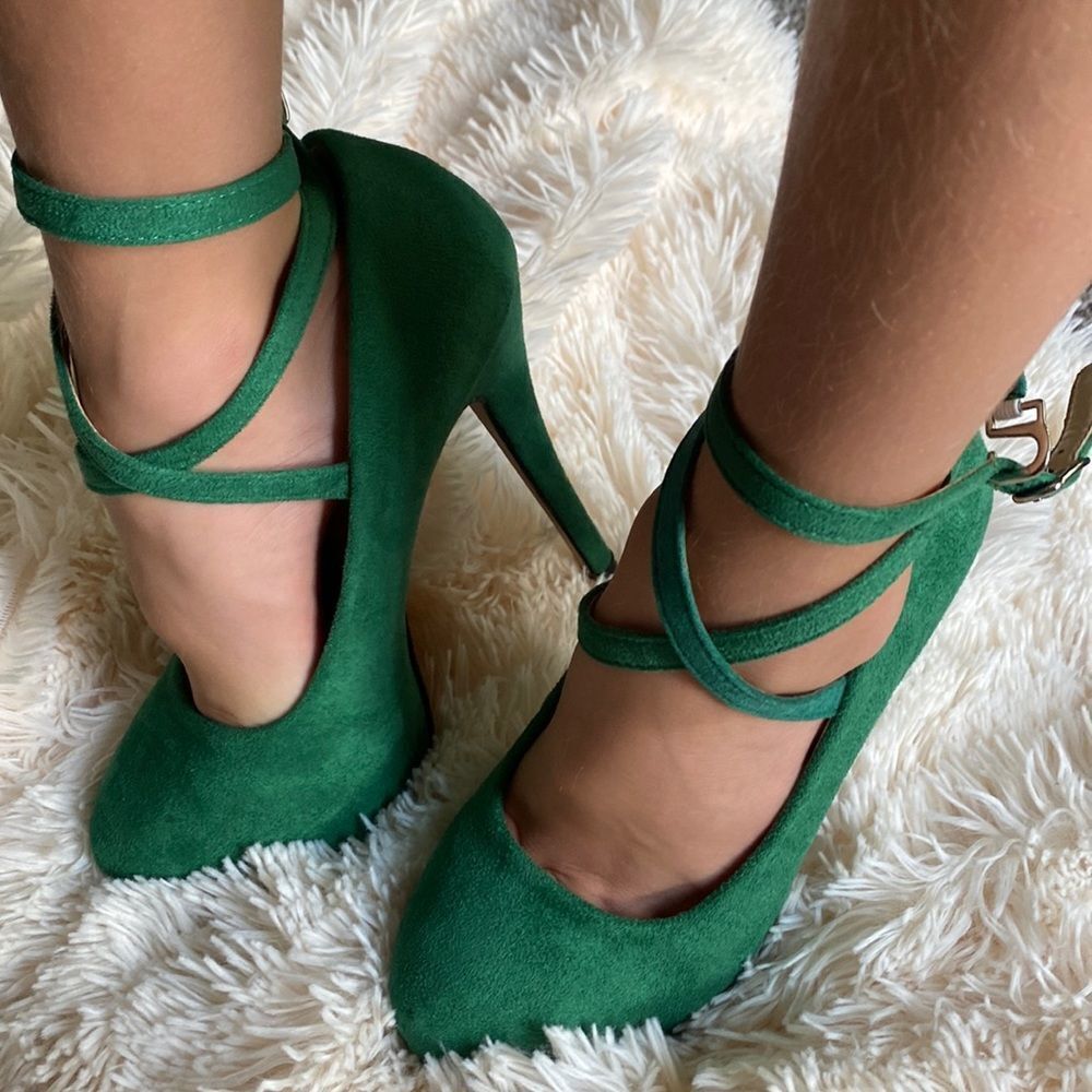 Green Velvet Strappy pumps shoes high heels gorgeous Rare!